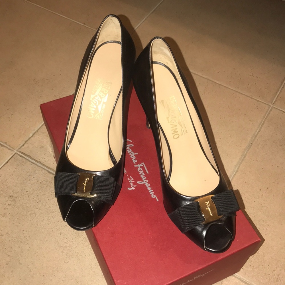 Salvatore Ferragamo heels size 9